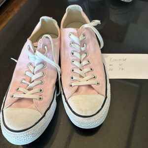 Like new converse all stars men’s 10 women’s 12